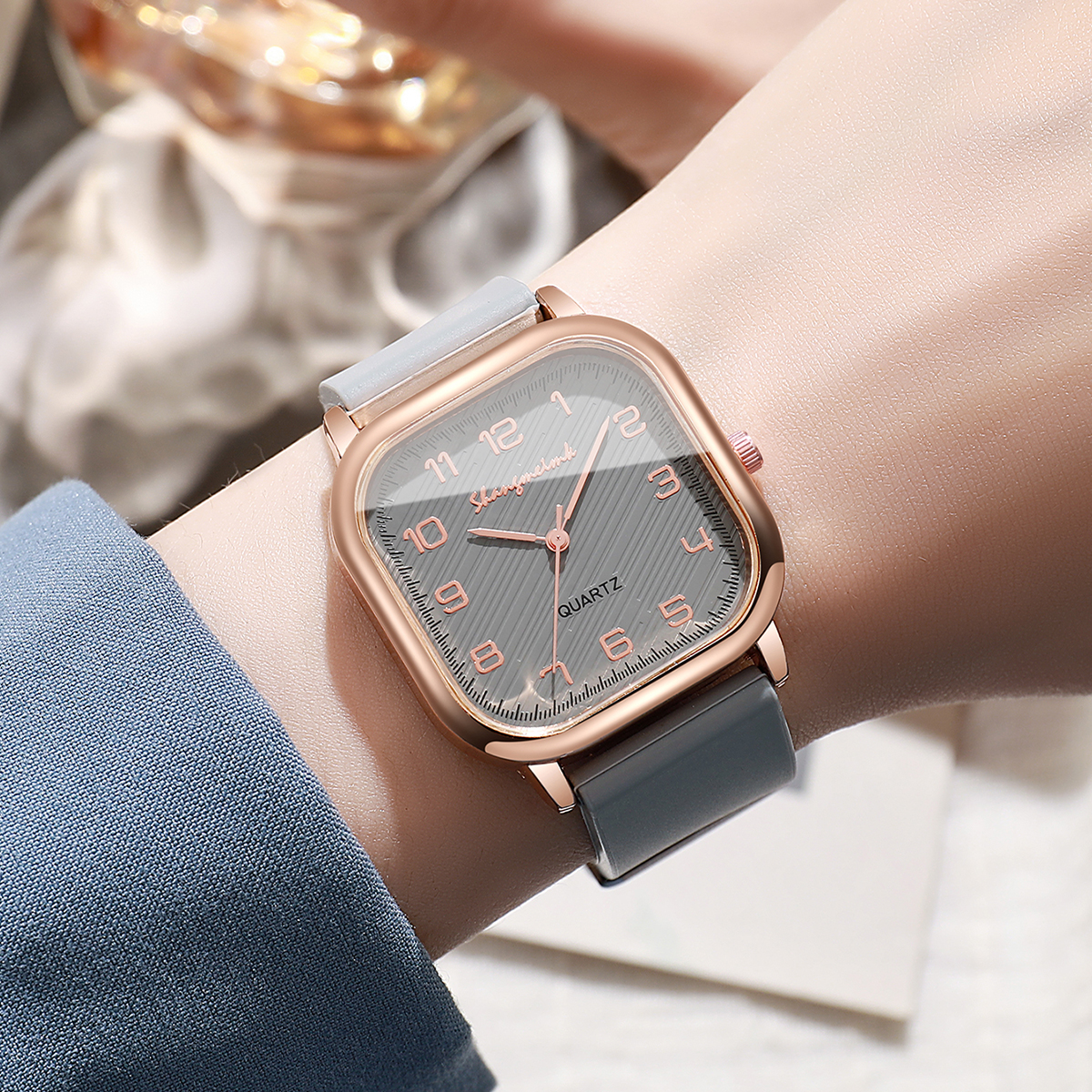 Fashion Square Women Watches C - Silicone Band Women のレビューと価格