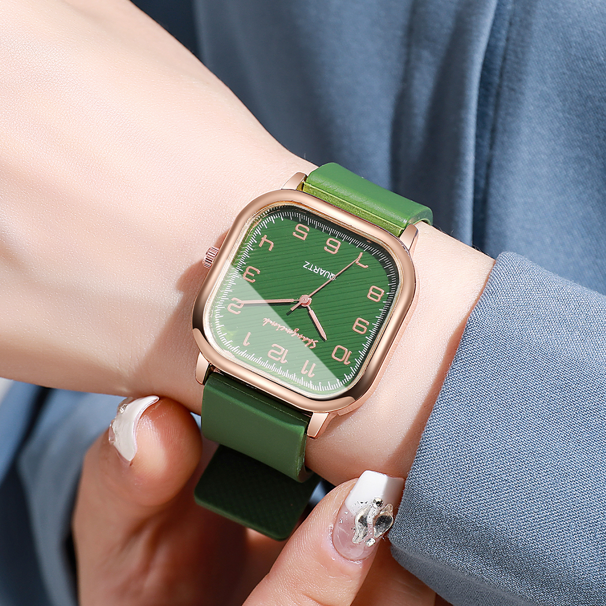 Fashion Square Women Watches C - Silicone Band Women のレビューと価格