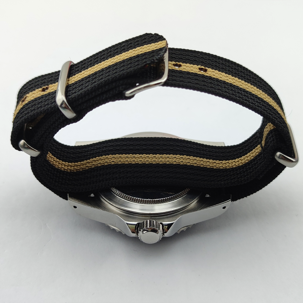 Vintage Diver Automatic Watch  - Tropic Strap Vintage のレビューと価格