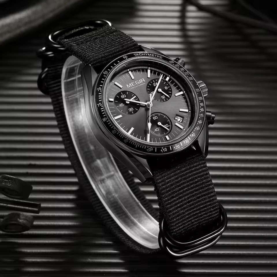MEGIR 2247 Men's Luxury Quartz - Canvas Strap Watch のレビューと価格